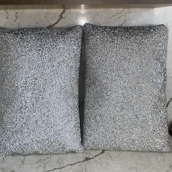Two rinestone pillows - Picture 6 of 7